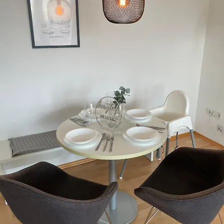 Sonniges Apartment, W-lan, Parkplatz, Autobahnnah, S-bahn , Messe